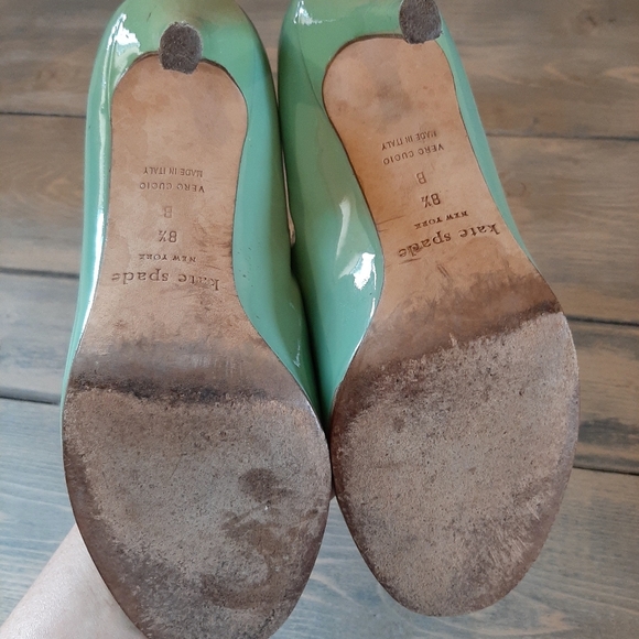 Kate Spade Karolina Seafoam Pastel Green Stylish Pumps Gold Bow High Heels - Picture 4 of 8